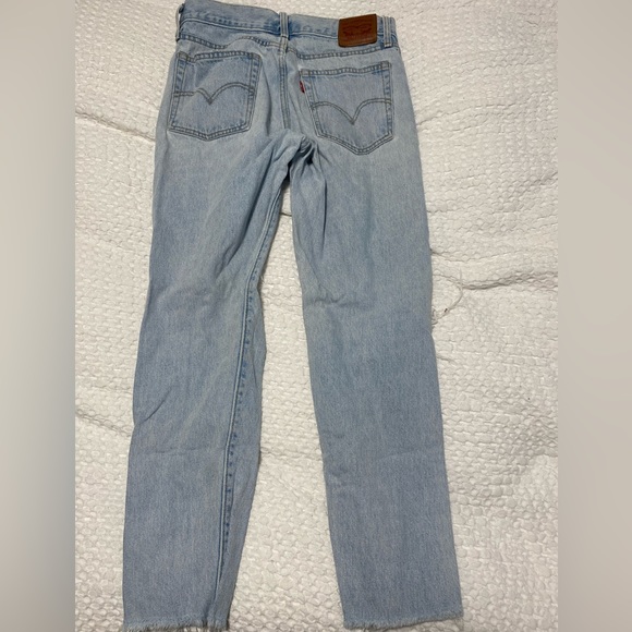 Levi’s wedgie fit ankle distressed jean - Picture 2 of 2